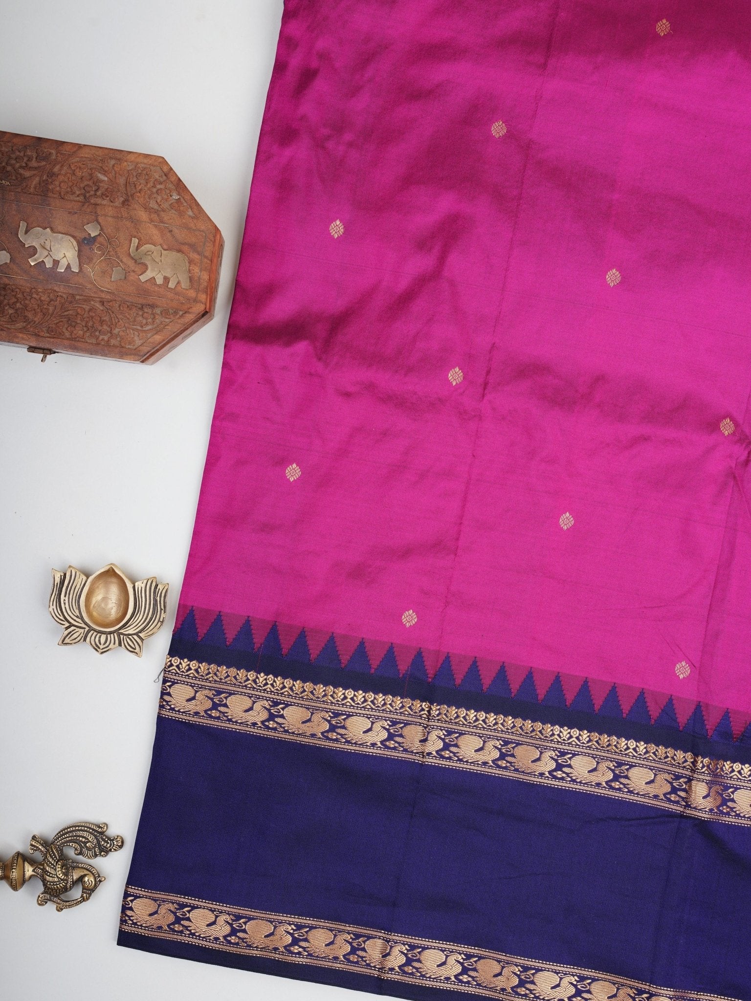 Narayanpet  100% Pure Silk  Manoranjitham Weaves - Handloom Store