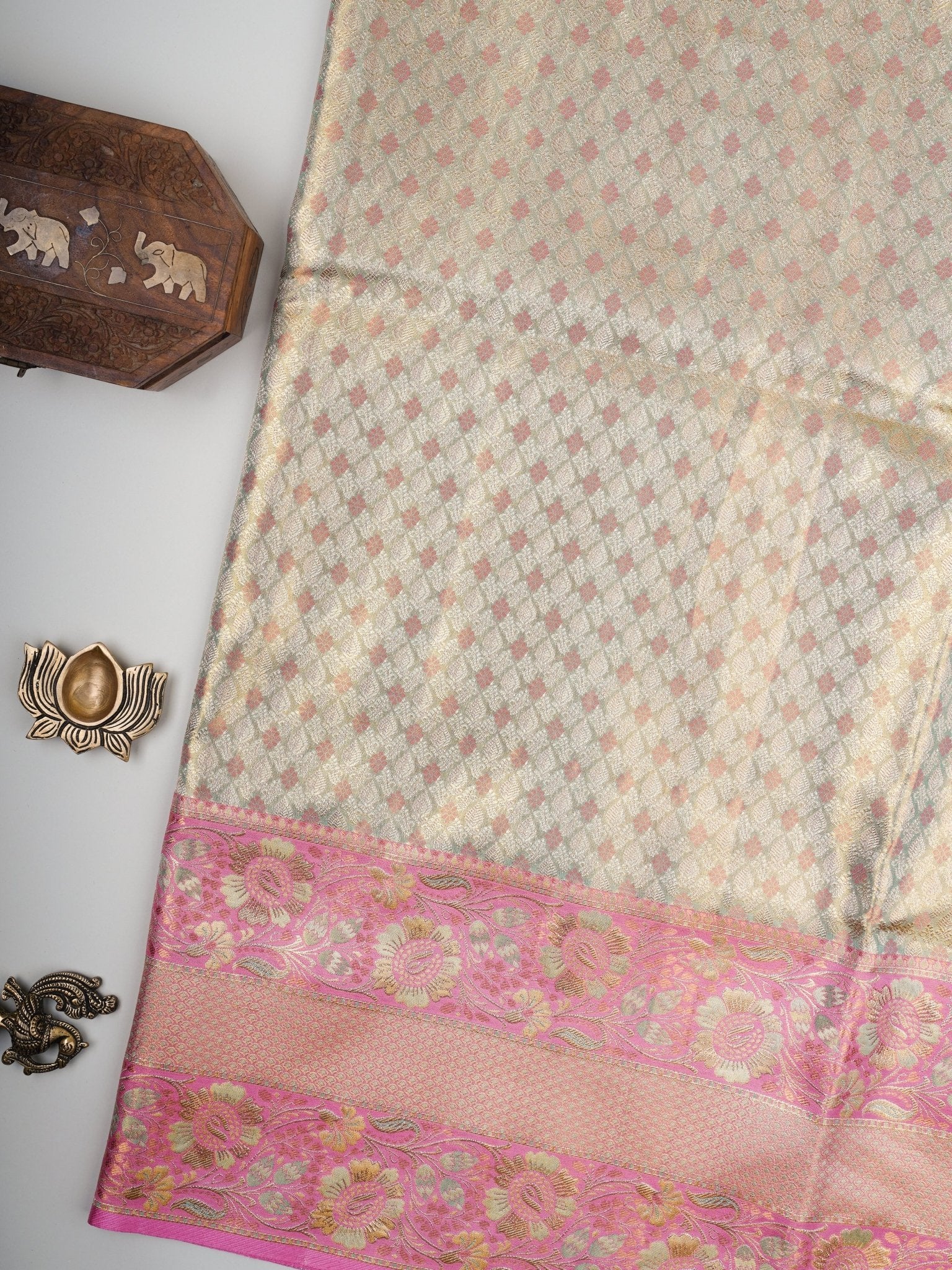 Kanchipuram Silk Peach 100% Pure Silk  Manoranjitham Weaves - Handloom Store