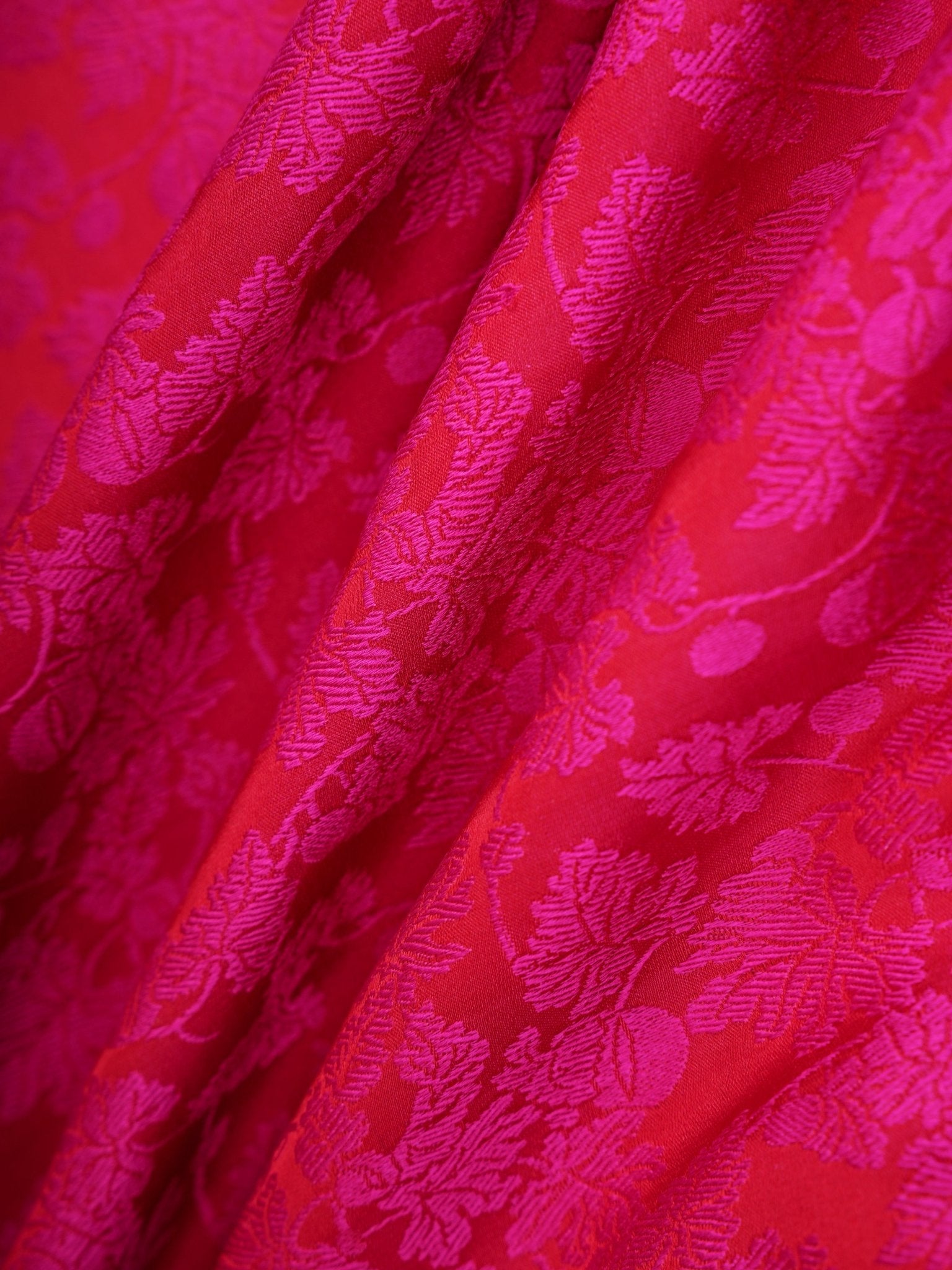Katan Magenta 100% Pure Katan Silk Manoranjitham Weaves - Handloom Store