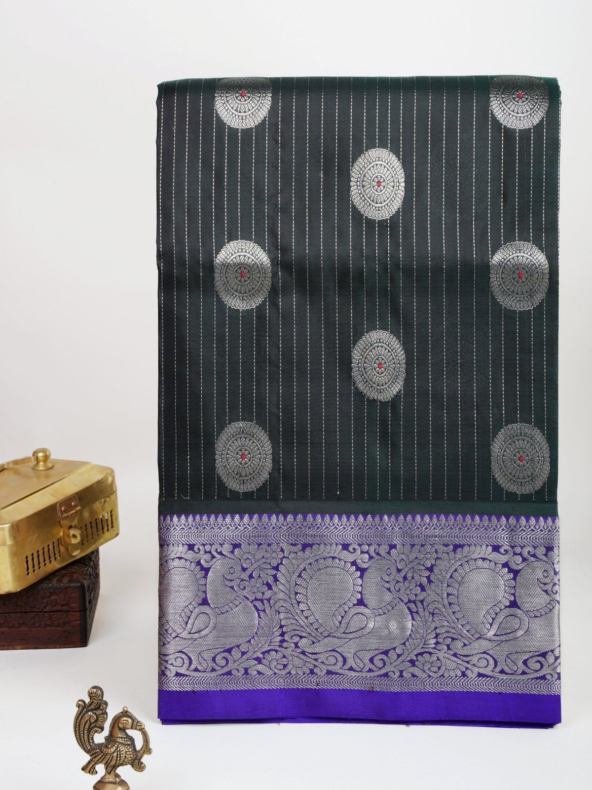 Venkatagiri Silk Bottle green 100% Pure Silk  Manoranjitham Weaves - Handloom Store