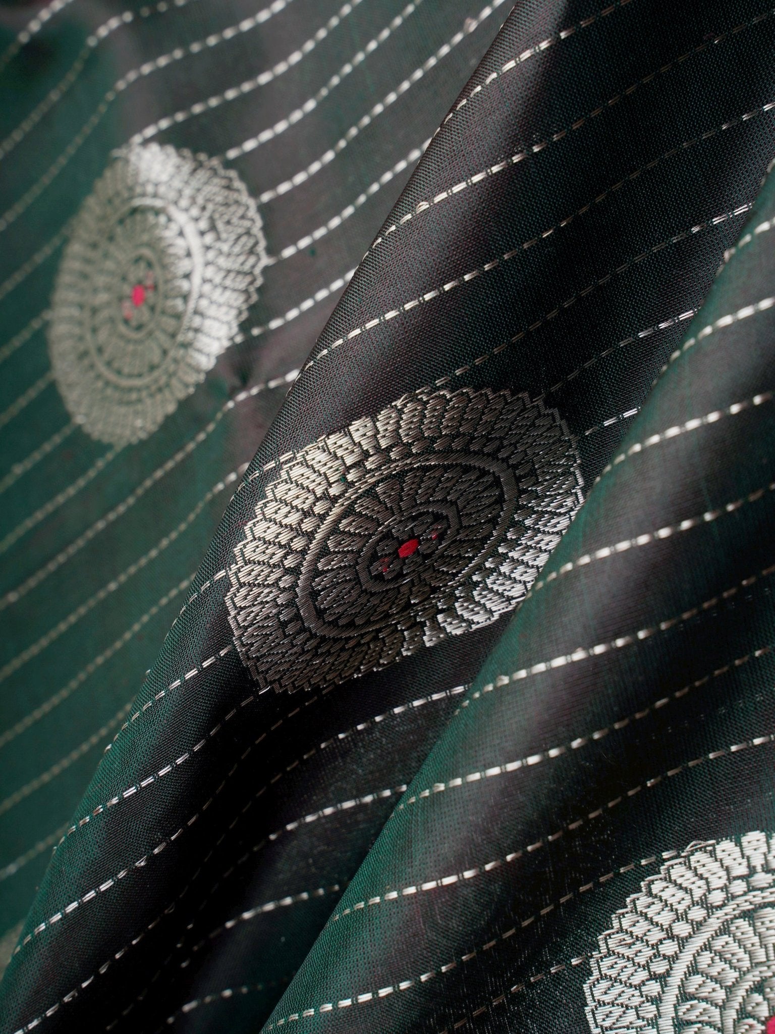 Venkatagiri Silk Bottle green 100% Pure Silk  Manoranjitham Weaves - Handloom Store