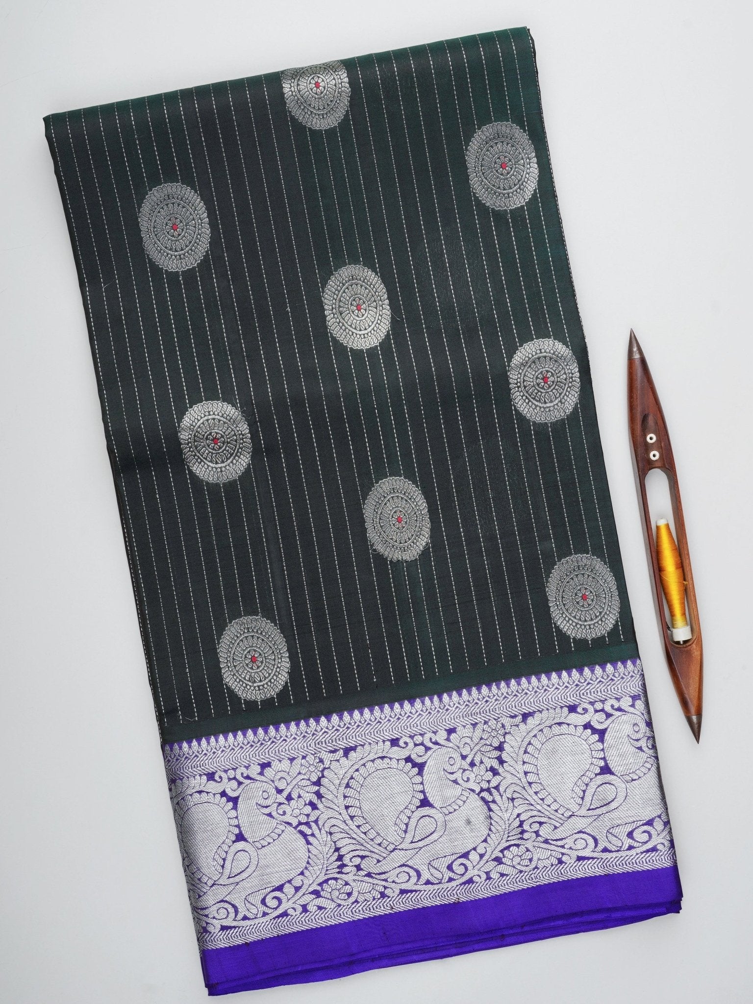 Venkatagiri Silk Bottle green 100% Pure Silk  Manoranjitham Weaves - Handloom Store