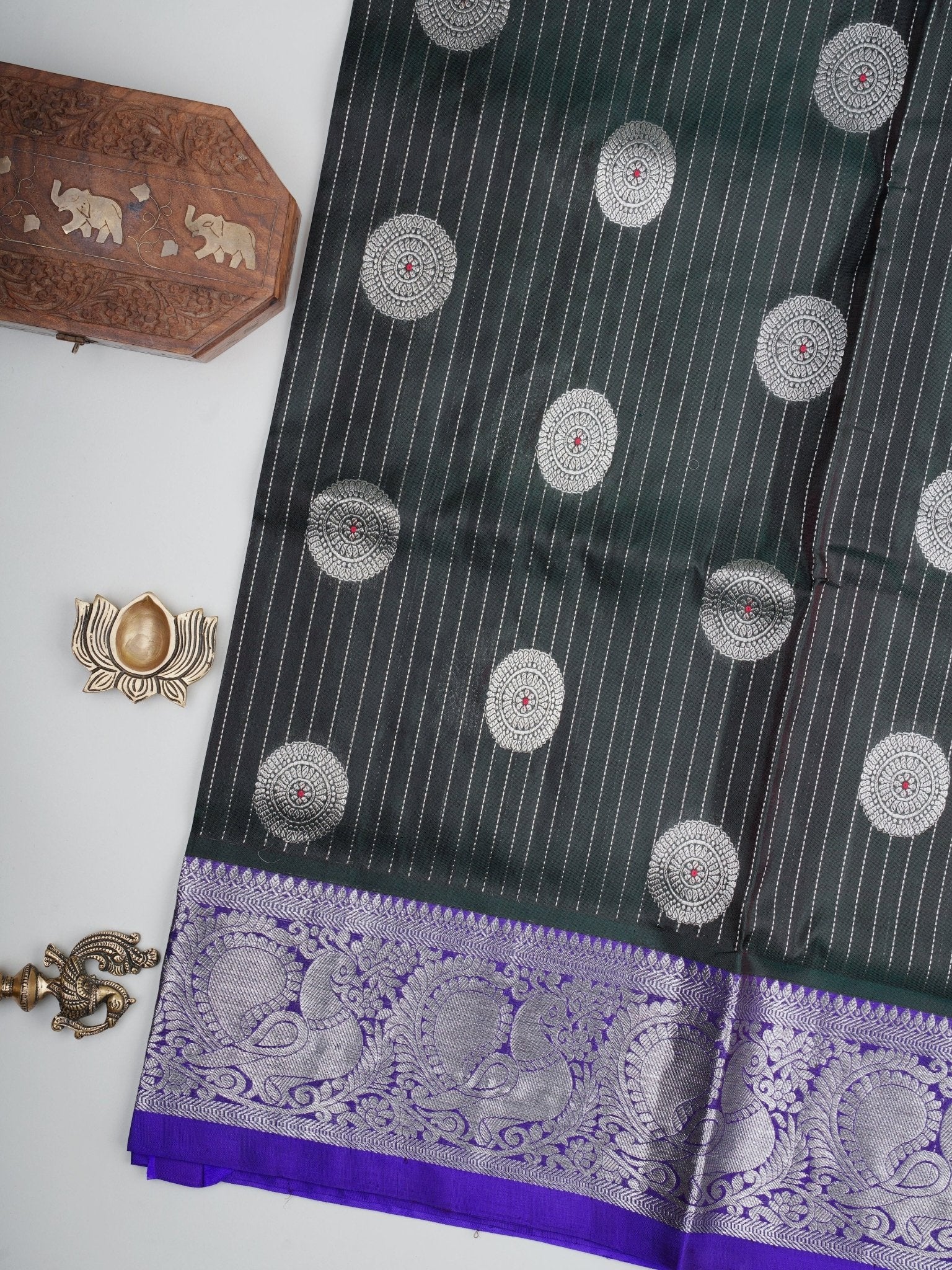 Venkatagiri Silk Bottle green 100% Pure Silk  Manoranjitham Weaves - Handloom Store