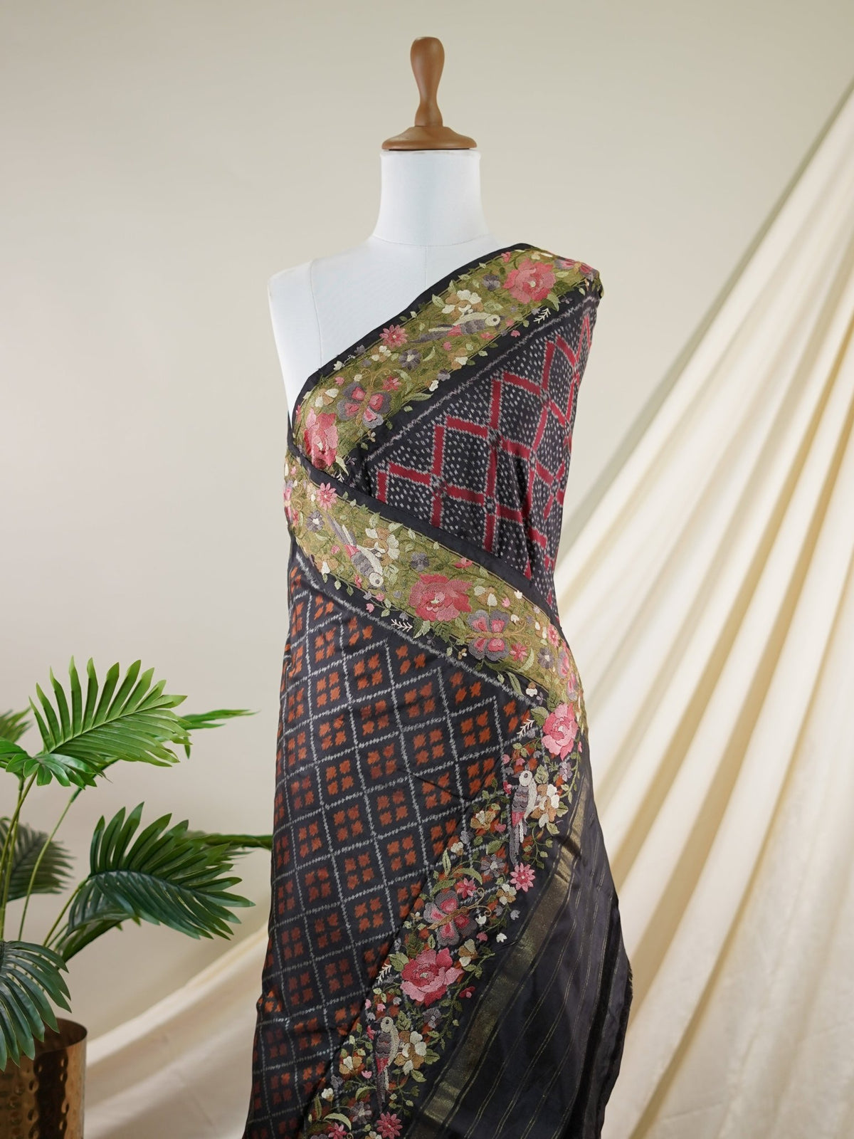 Pochampally Black 100% Pure Silk  - Manoranjitham Weaves - Handloom Store