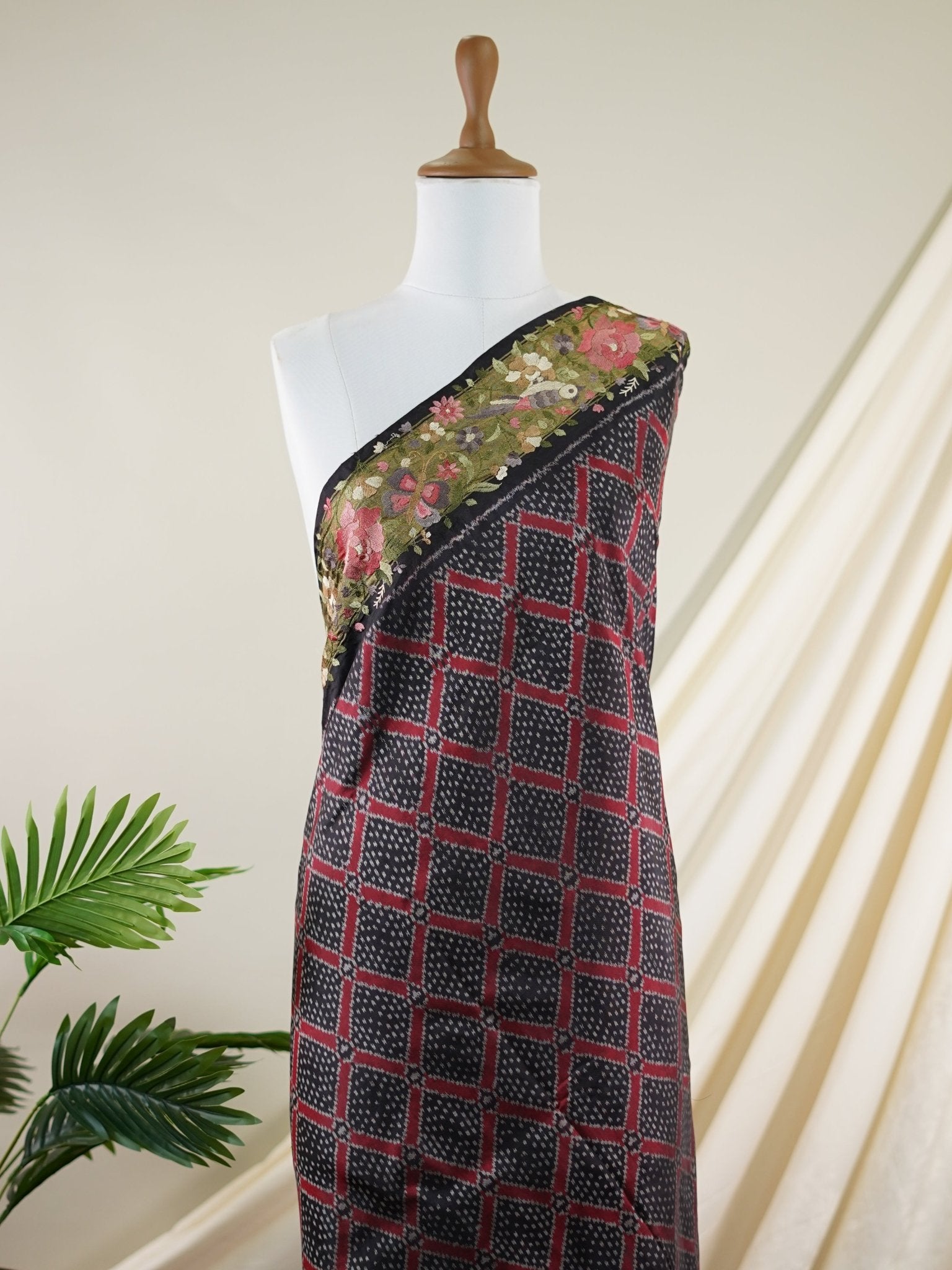 Pochampally Black 100% Pure Silk  - Manoranjitham Weaves - Handloom Store