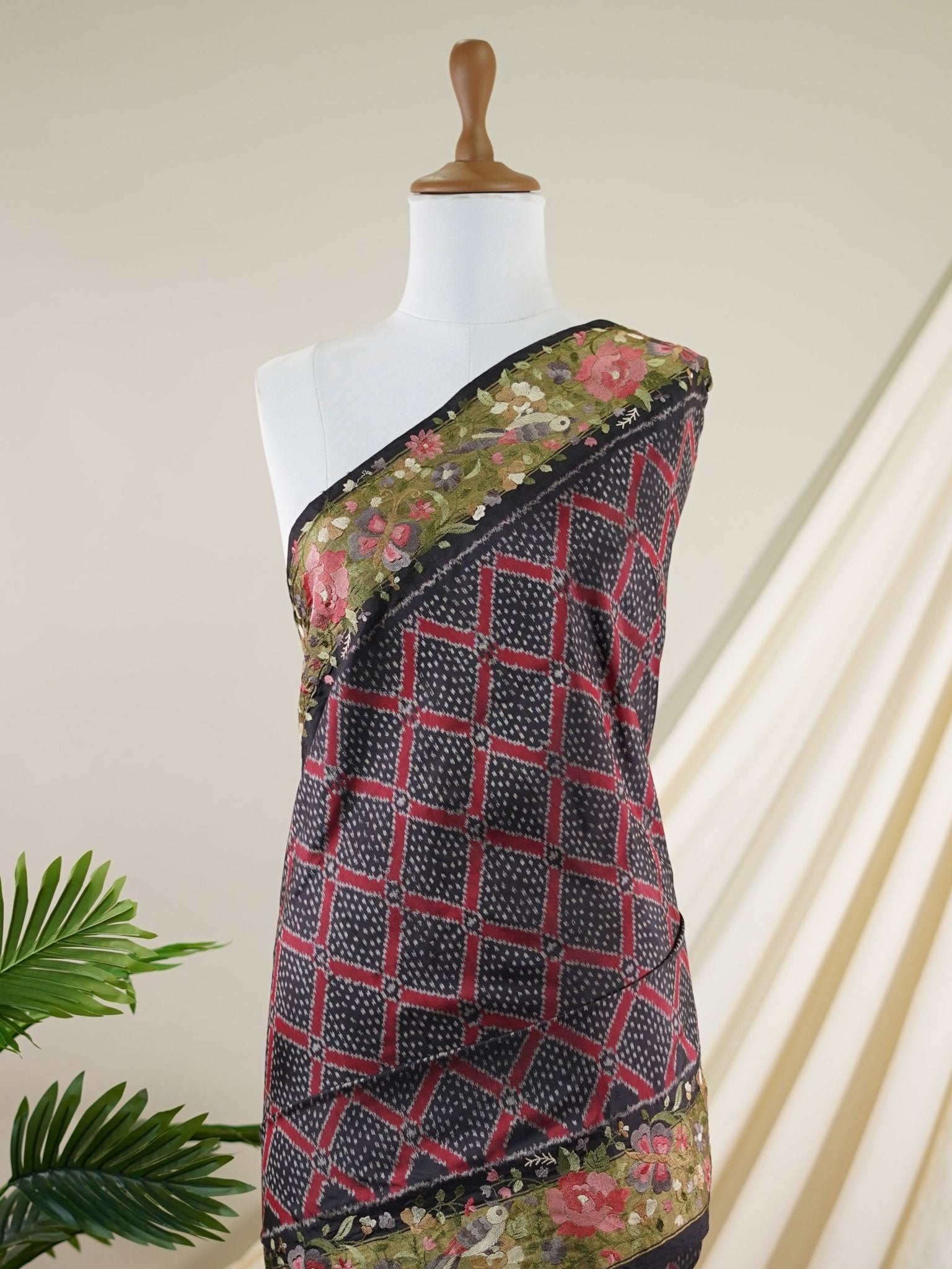 Pochampally Black 100% Pure Silk  - Manoranjitham Weaves - Handloom Store
