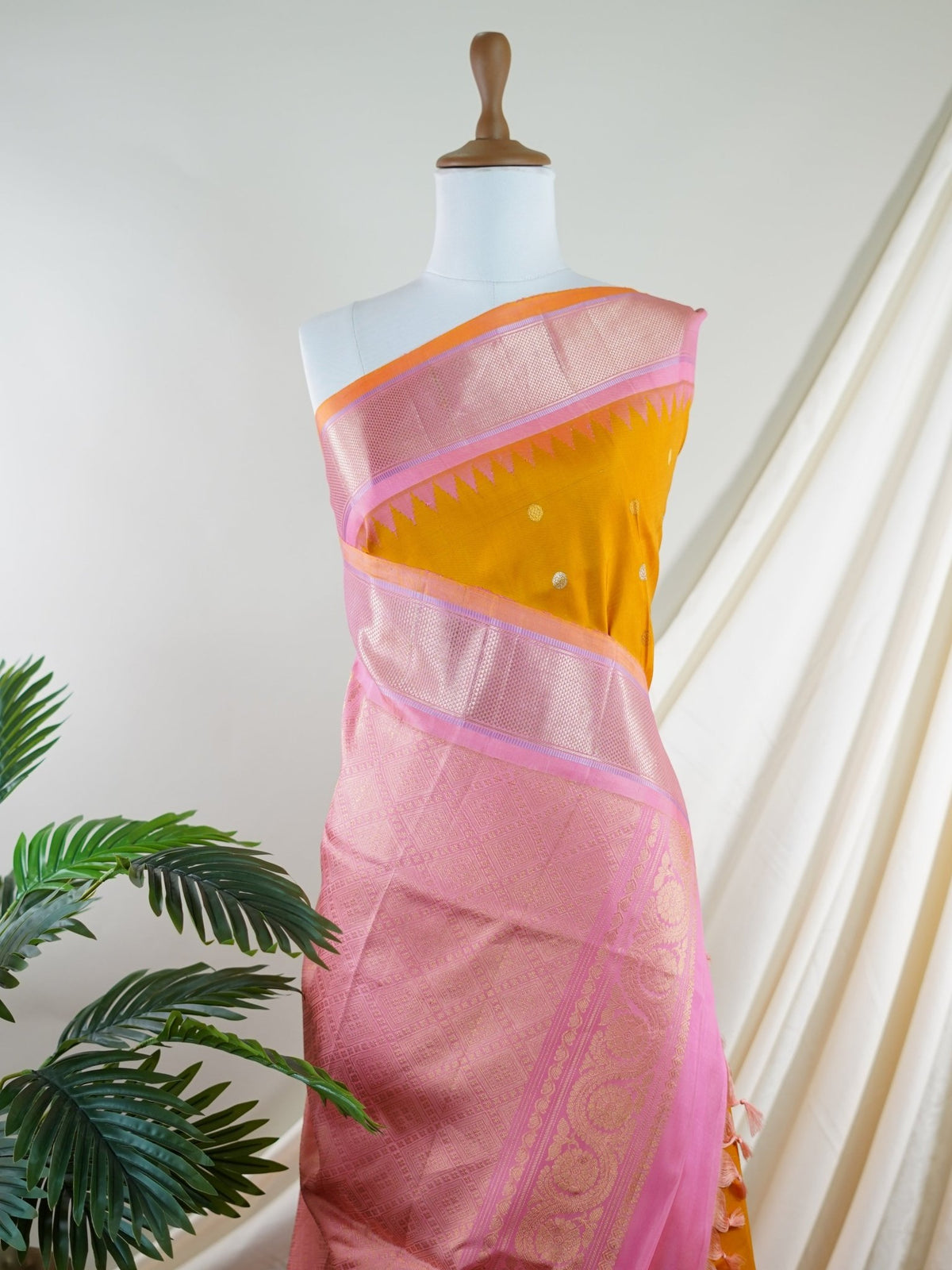 Gadwal Silk  100% Pure Silk  - Manoranjitham Weaves - Handloom Store
