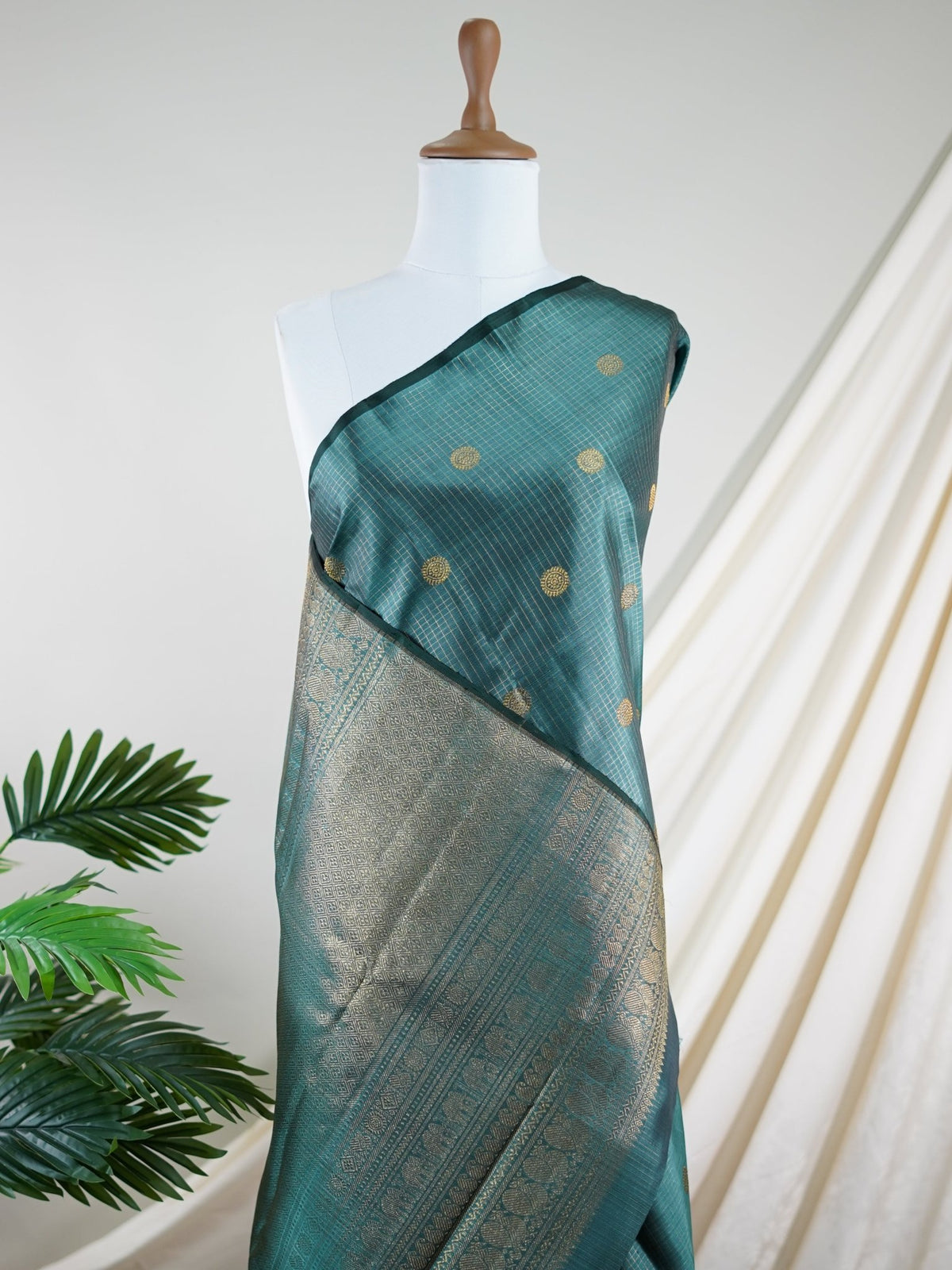 Kanchipuram Silk Green 100% Pure Silk  - Manoranjitham Weaves - Handloom Store