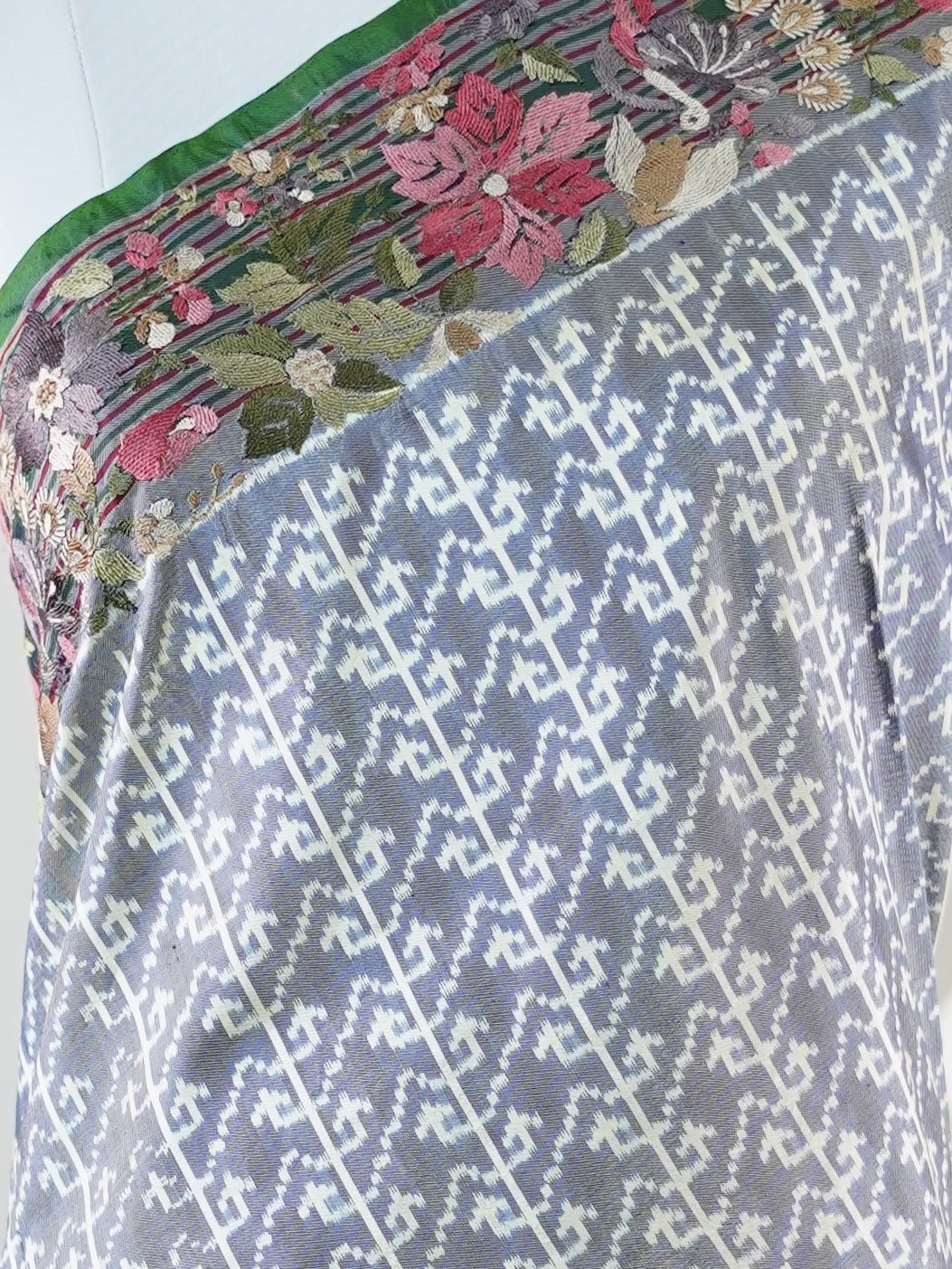 Pochampally Grey 100% Pure Silk  - Manoranjitham Weaves - Handloom Store