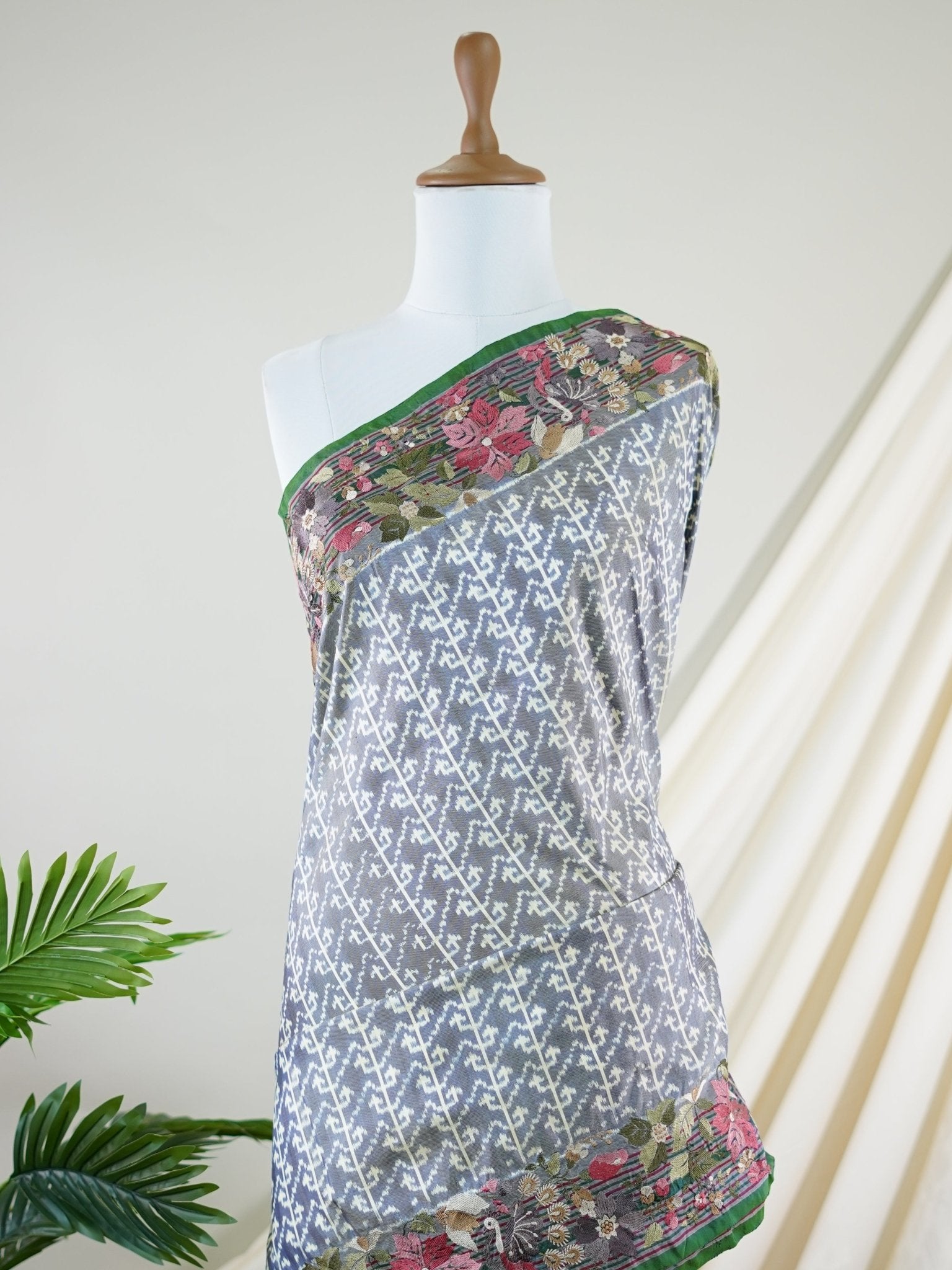 Pochampally Grey 100% Pure Silk  - Manoranjitham Weaves - Handloom Store