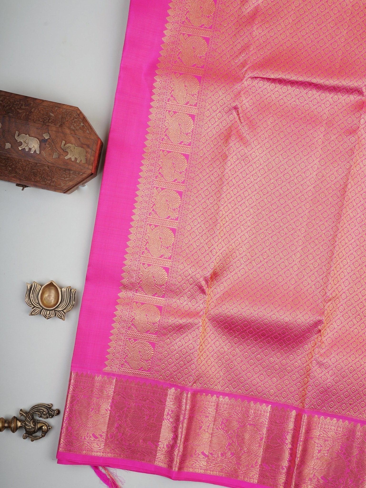Kanchipuram Silk  100% Pure Silk  Manoranjitham Weaves - Handloom Store