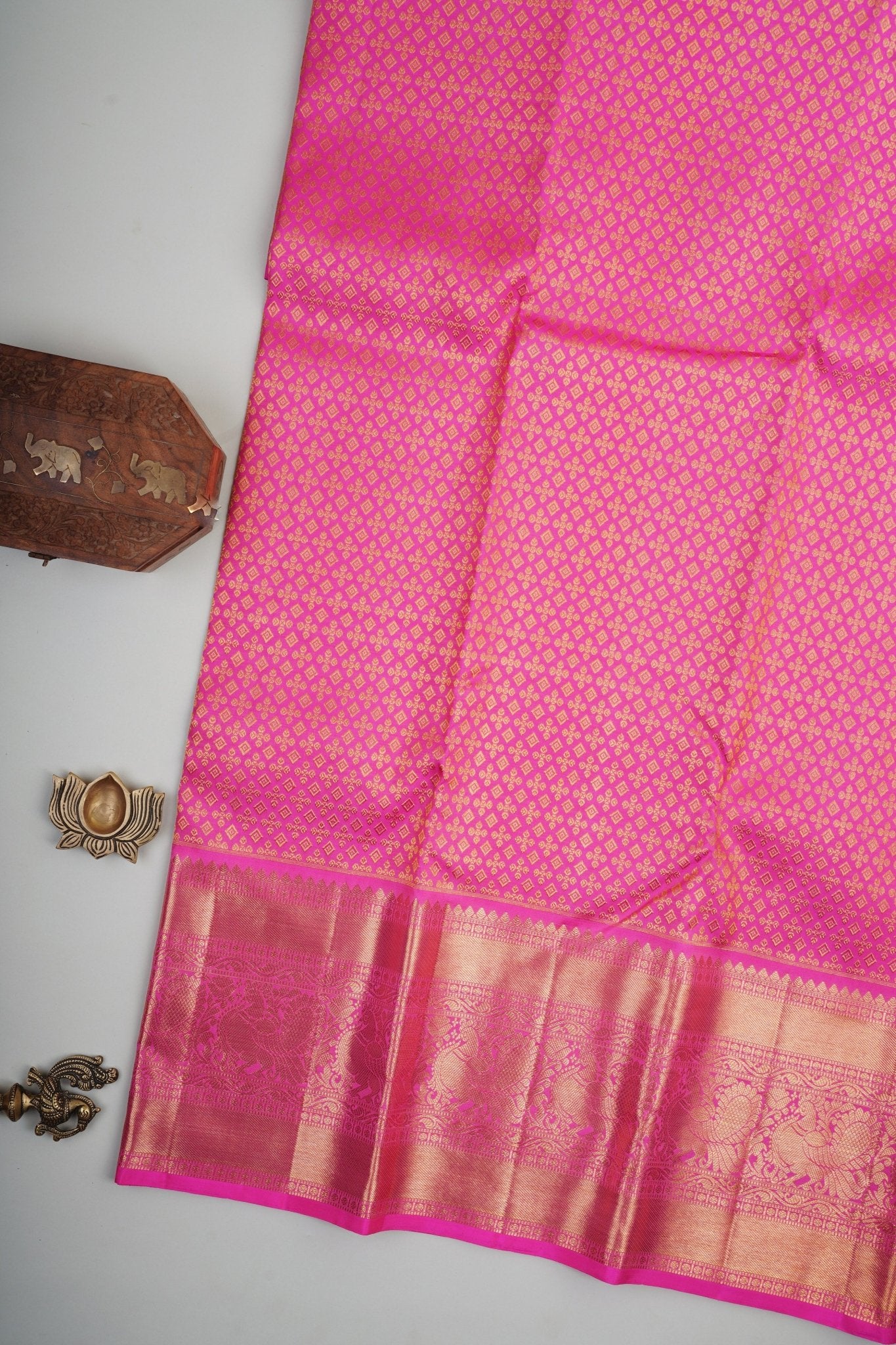 Kanchipuram Silk  100% Pure Silk  Manoranjitham Weaves - Handloom Store