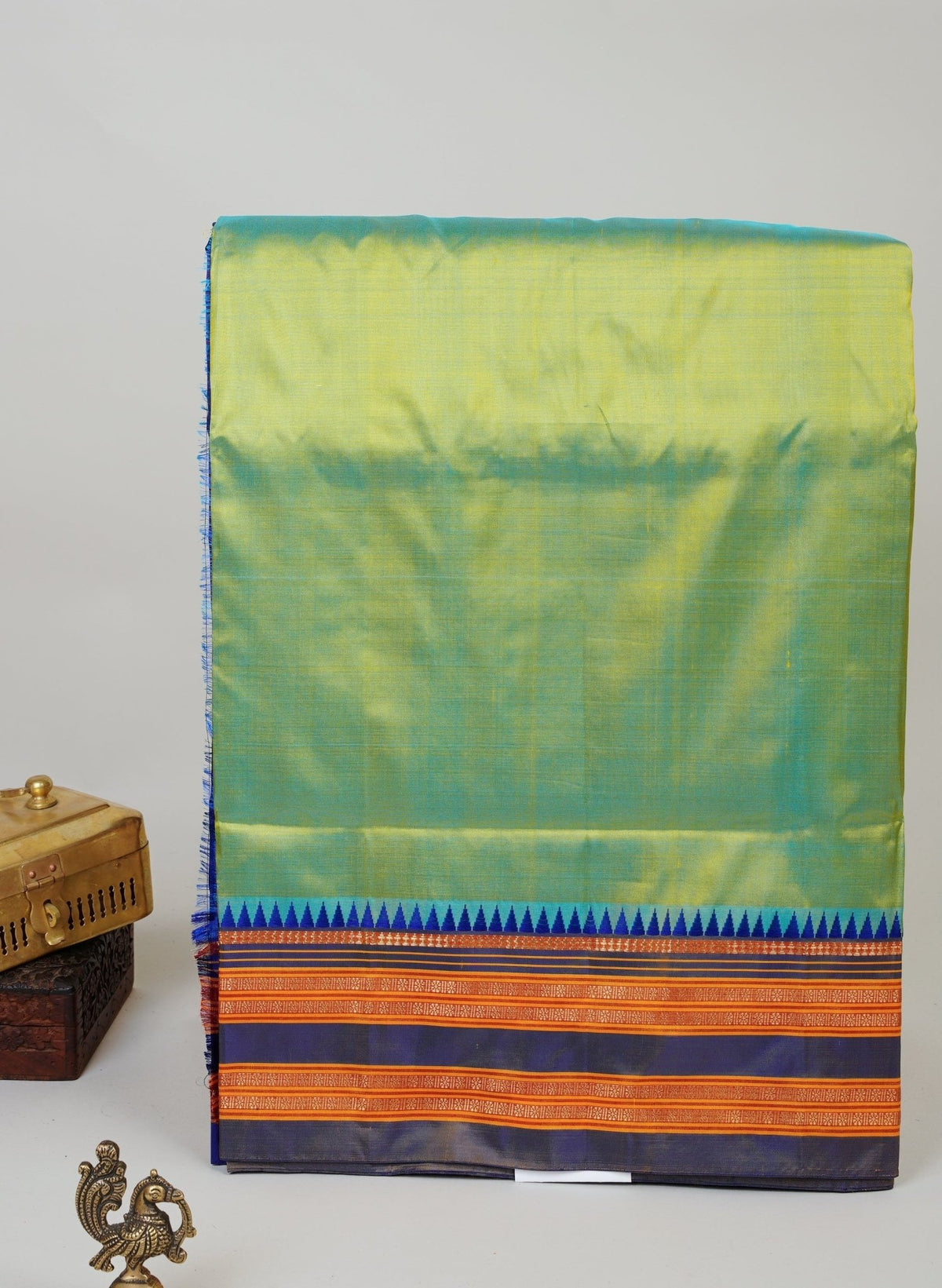 Narayanpet Green 100% Pure Silk  Manoranjitham Weaves - Handloom Store