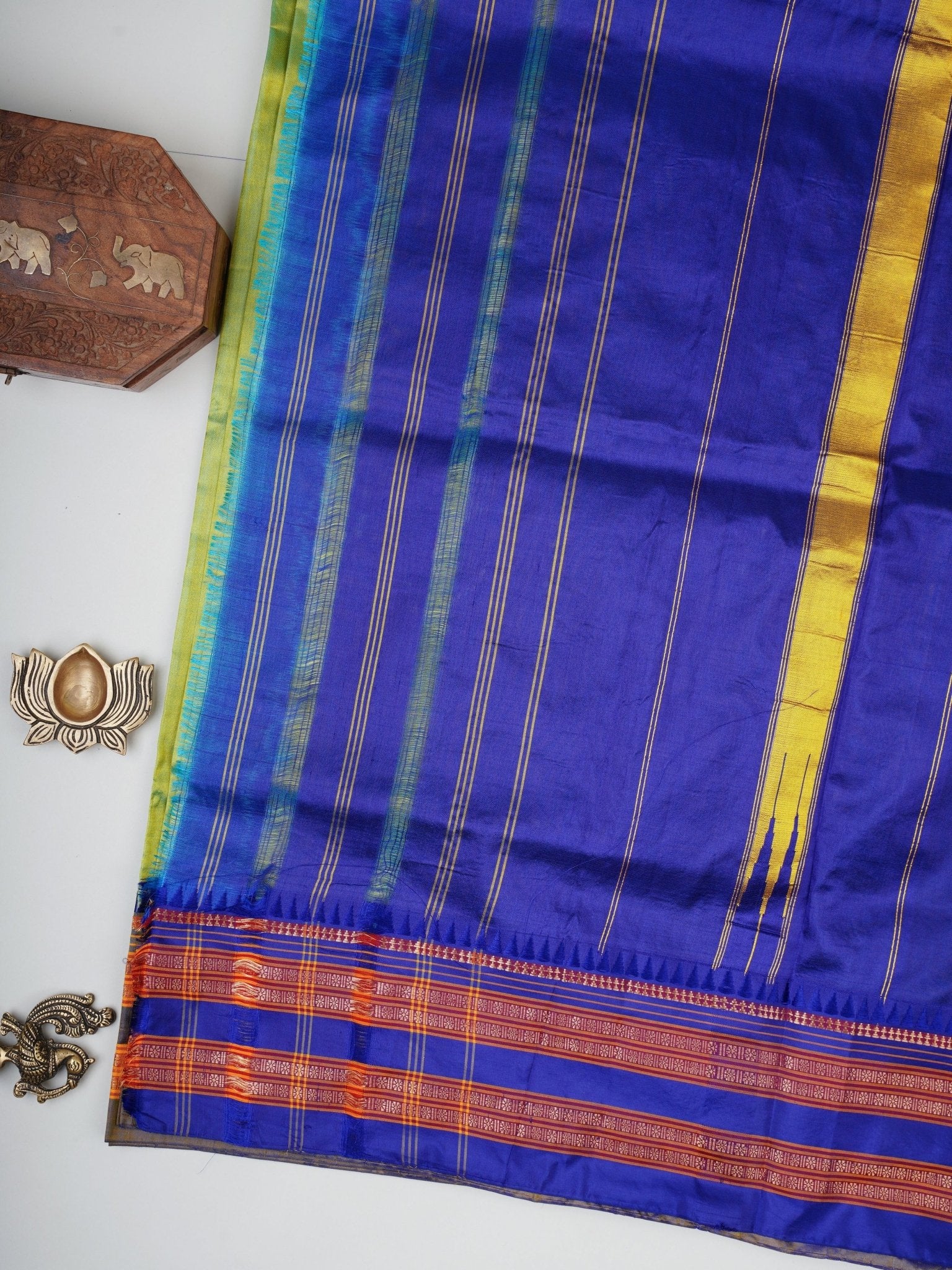 Narayanpet Green 100% Pure Silk  Manoranjitham Weaves - Handloom Store