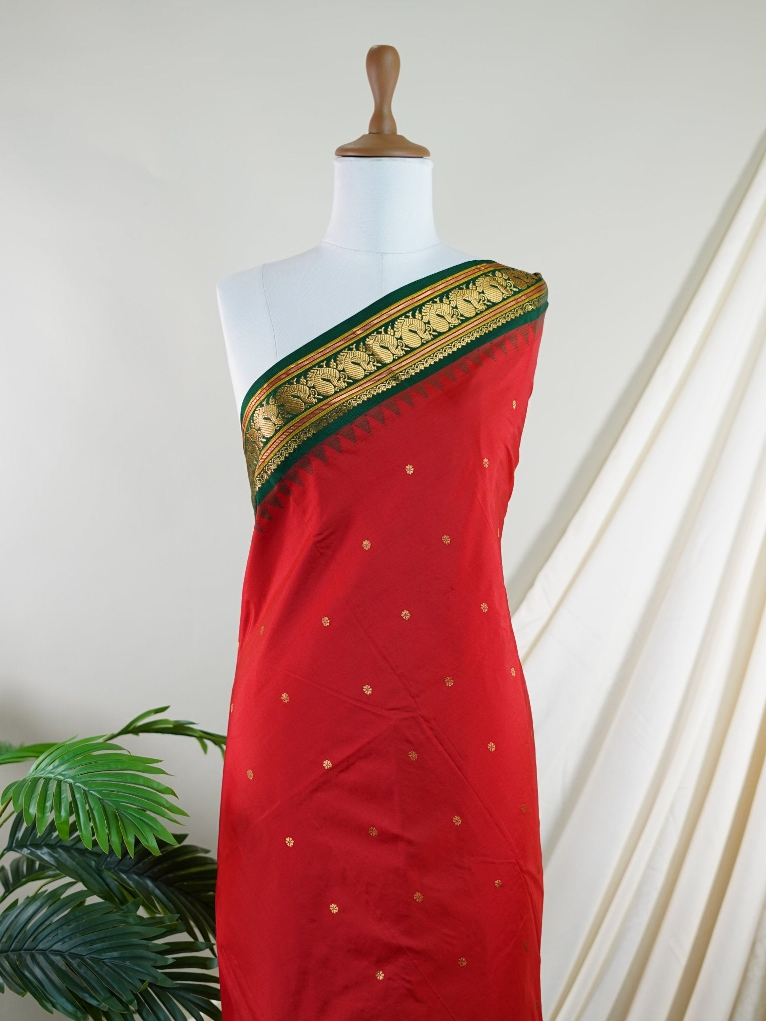 Narayanpet Red 100% Pure Silk  - Manoranjitham Weaves - Handloom Store