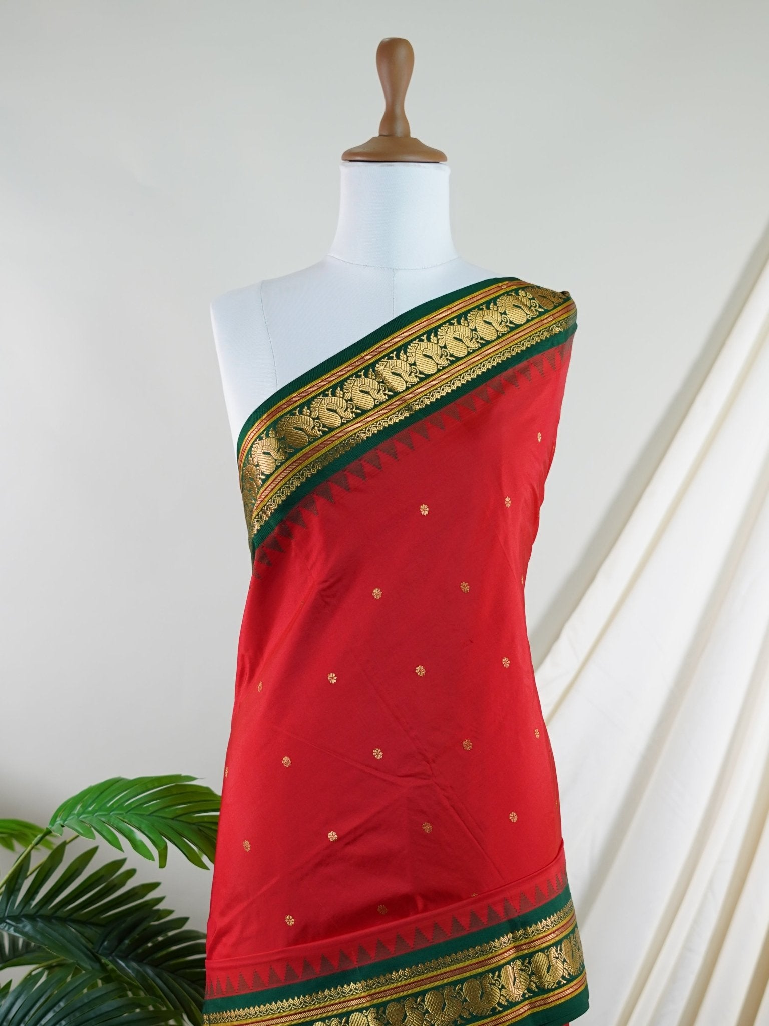 Narayanpet Red 100% Pure Silk  - Manoranjitham Weaves - Handloom Store