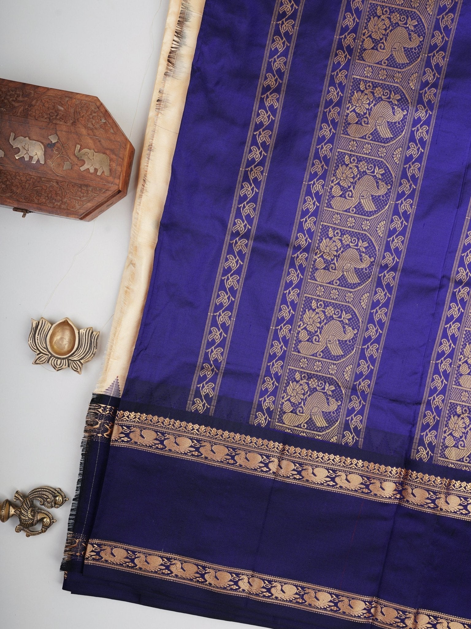 Narayanpet  100% Pure Silk  Manoranjitham Weaves - Handloom Store